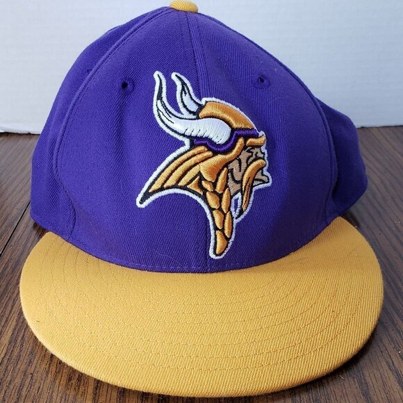 Minnesota Vikings Reebok On Field NFL Purple Flat Brim Size 7 1/4 Hat Cap - Picture 1 of 7